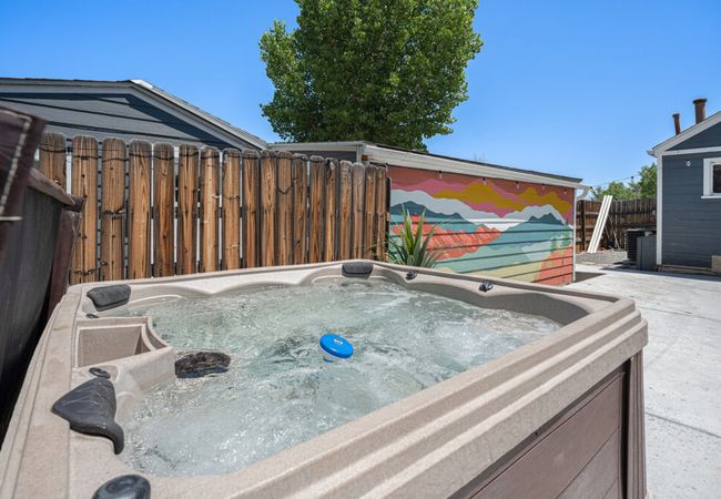 Tennyson gem • 2 homes • firepit + hot tub