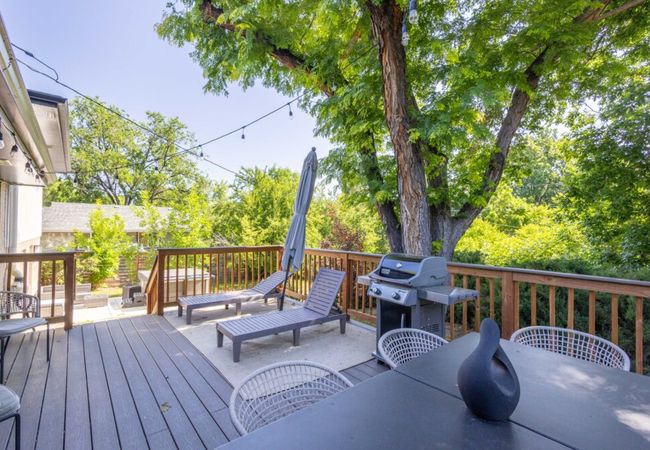 Modern home with hot tub, bbq, deck and workspace