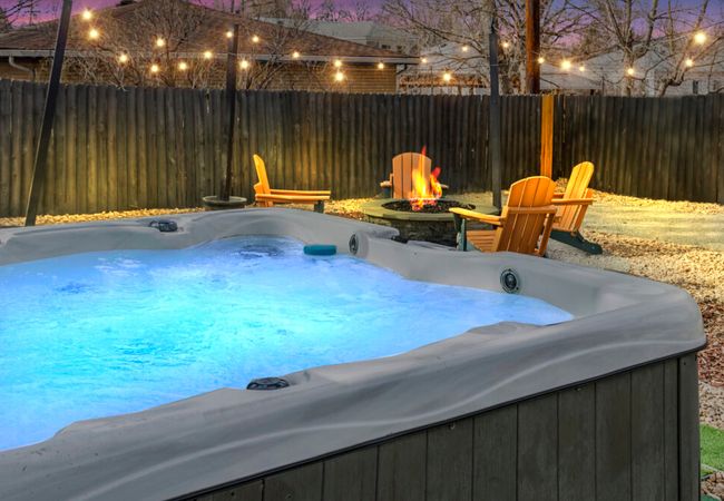 The coloradical crashpad with hot tub & fire pit