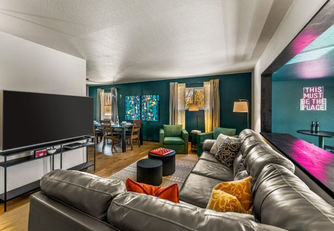 Sunroom & city living  • stylish duplex near dt.