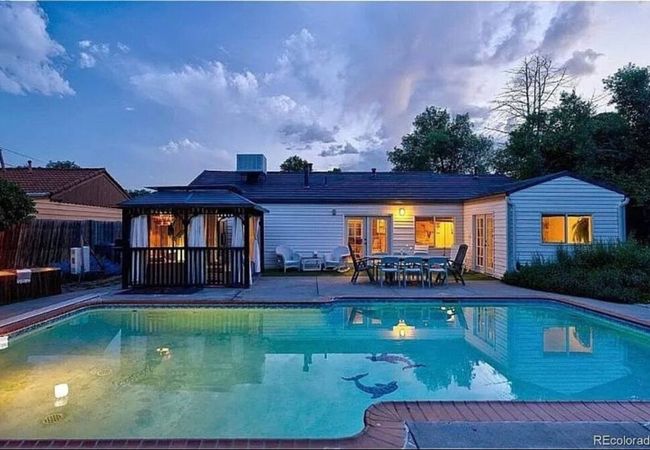 Petals for pollinators – heated pool