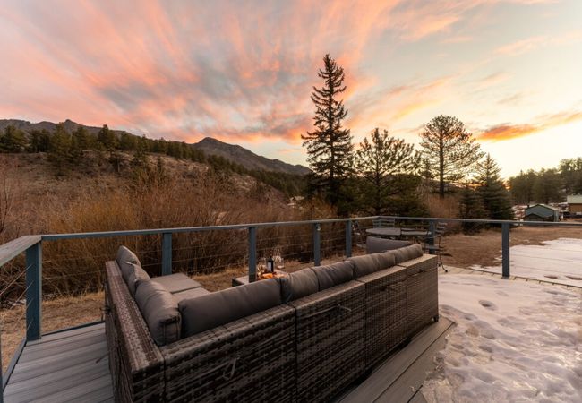 Creekside cabin┃hwy 285┃mtn views┃fishing