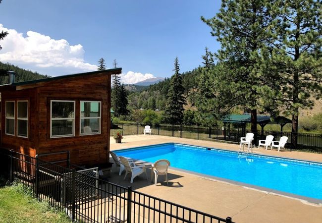 Scenic cabin on river w/ deck & mountain views