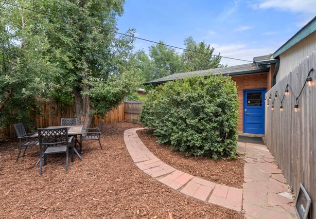 Foothills yardscape + city access