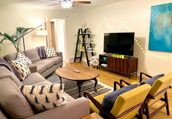 Family & dog-friendly retreat with fire pit