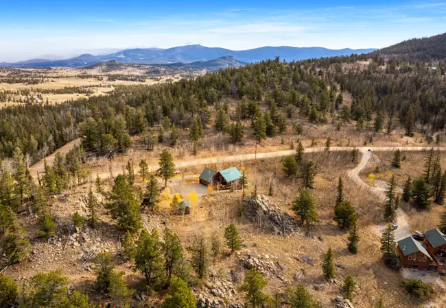 Mountain retreat on 3 acres with stunning views