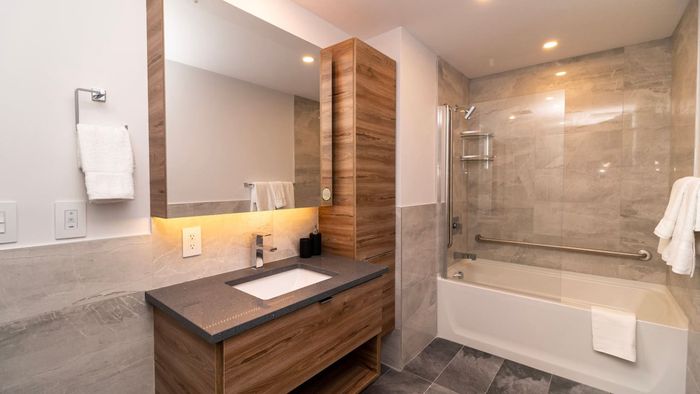 Indulge in Style – Luxurious Bathroom with Elegant Finishes.