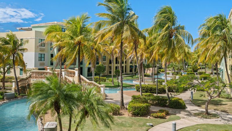 Aquatica | Vacation Rental With  Pool & Free Parking