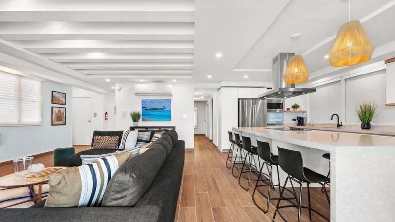 Elena | Holiday Rental