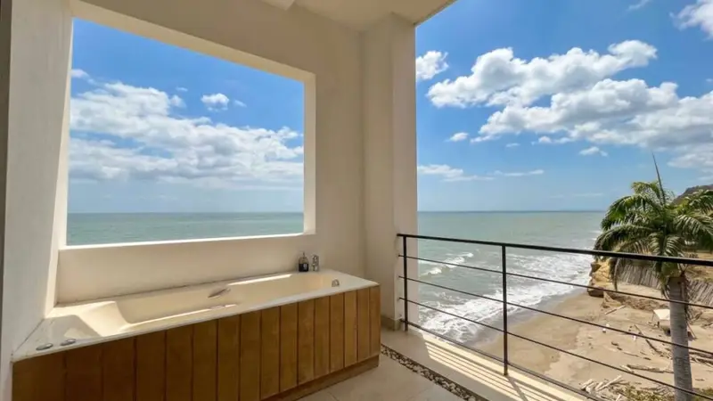 Jama | Superior Balcony