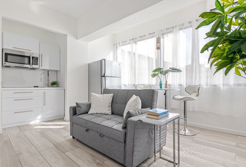 Prepare meals, eat, and relax. A functional space for all your needs.