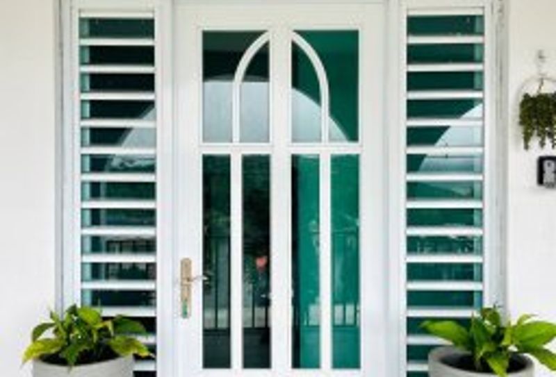 Step into elegance! Our stunning entrance with a beautiful white crystal door sets the tone for a luxurious and welcoming stay,