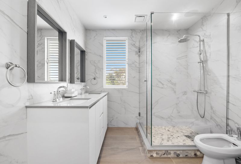 Relaxation redefined: our chic bathroom.