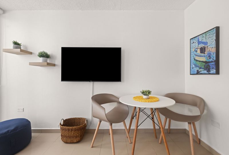 Satisfy your cravings while staying entertained.