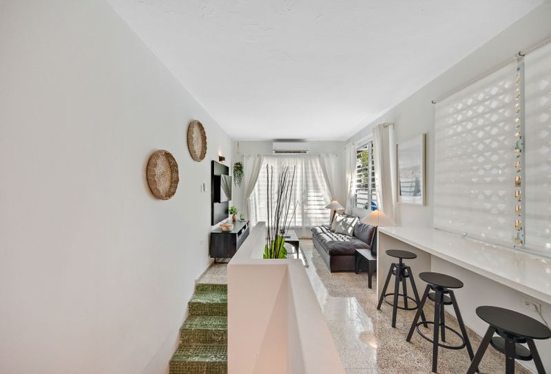 Start your day right at this convenient and stylish breakfast bar.