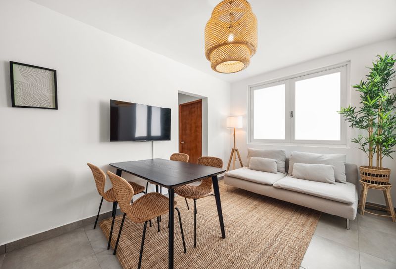 LIVINGROOM, LARGE WINDOW, 4 SEAT DIING TABLE, SMART HD TV,  GREY SOFA, LARGE TREE, CEILING LAMP,  WALL ART, DECOR MAT