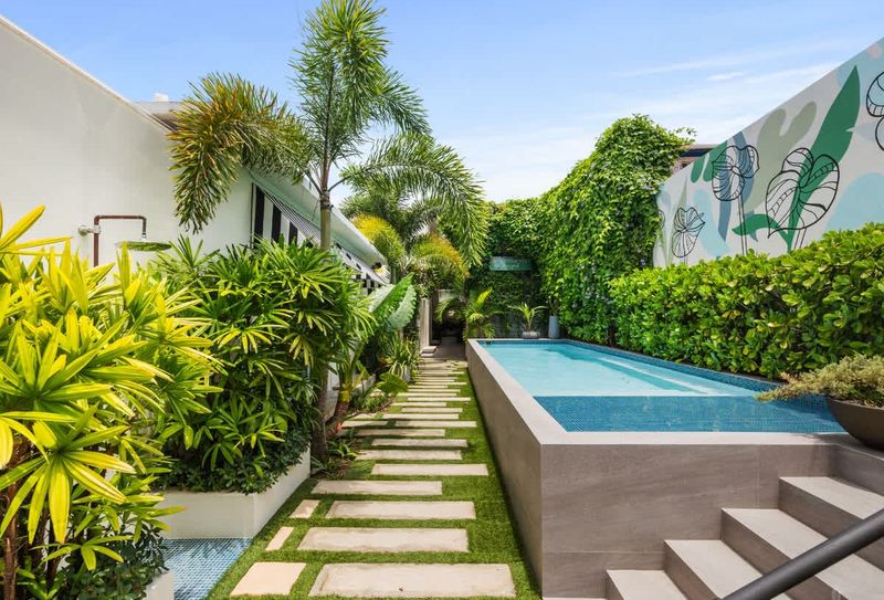 The Weekender | Standard Room 4 565b8f05 87e3 4f 5pA85 homerunner