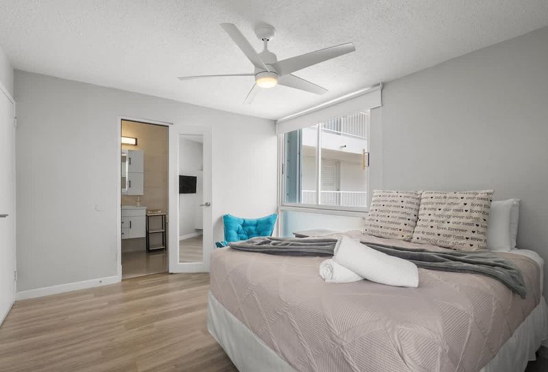 Wake up refreshed in this elegant bedroom. Featuring a cozy bed and tasteful decor, it's the perfect peaceful haven for your vacation.