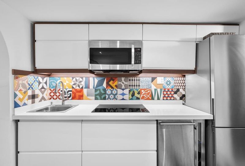 Coffee nook chic: Modern area with bold art & minimalist design.