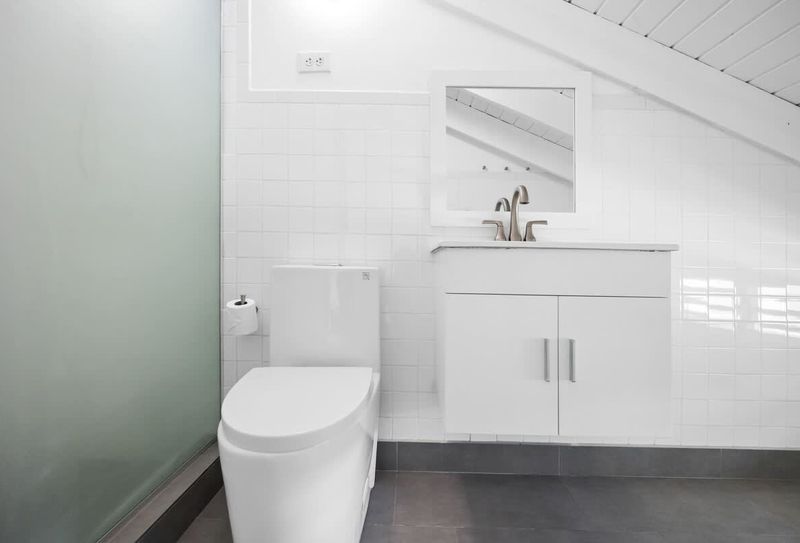 Rincón | Stay With Balcony 4 Sparkling Clean Bathroom with Remarkable Vanity. Step into a refreshing oasis with this pristine white bathroom.