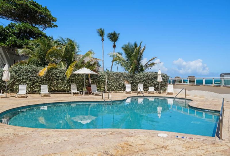 Condado | Beachfront Apartment 4 Comunal Pool