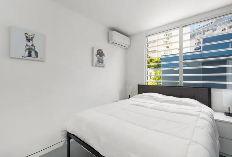 Condado 2BR + 2 Baths | 6-Min to Beach | San Juan 2 Queen bedroom 2 with split A/C and dog art