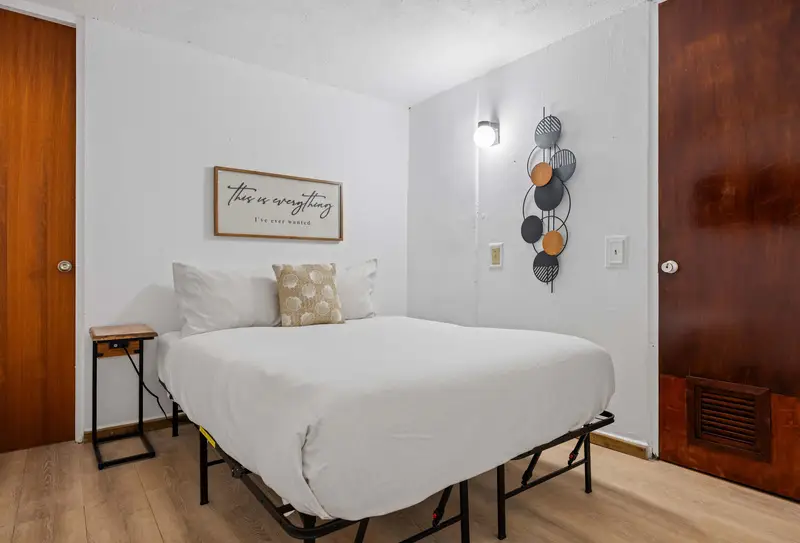 Queen bedroom with blackout shades & split A/C