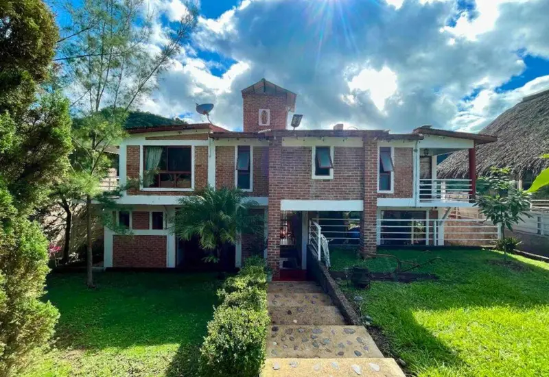 Villa Casa Blanca | 4BR Coastal Escape | Xalapa 1