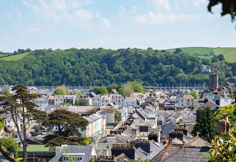 The best places to stay in devon for families cover image