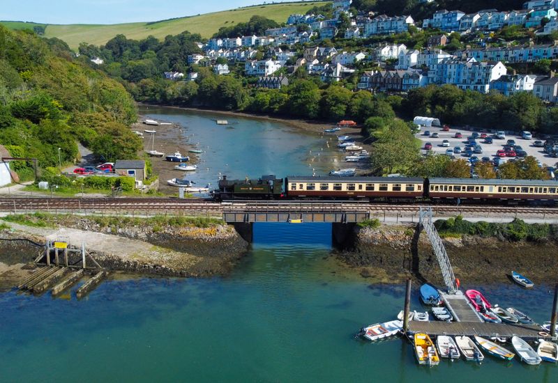 Where to eat lunch in kingswear: a local guide cover image