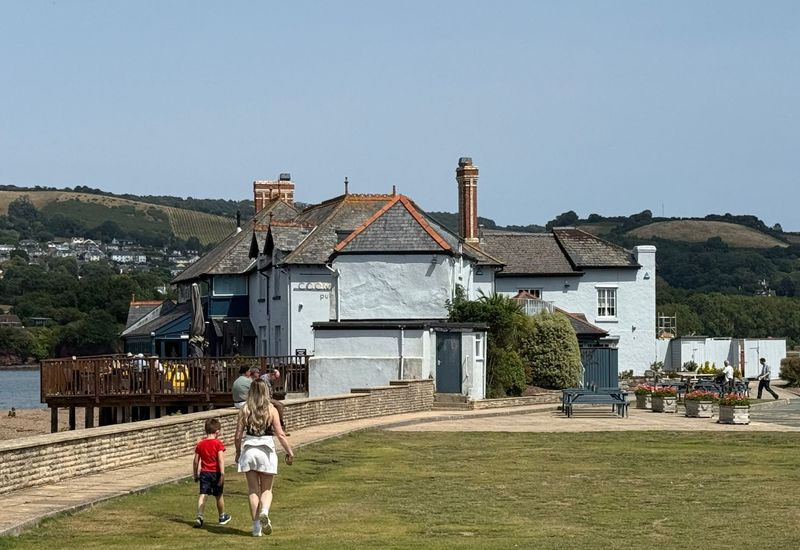 Discover the best teignmouth and shaldon pubs cover image