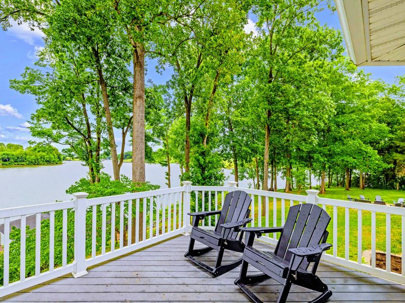 Room to lounge and dine outdoors above the shoreline.