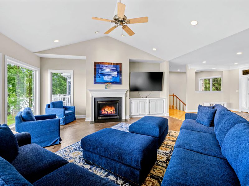 Step inside and the lake takes center stage through a full wall of windows.