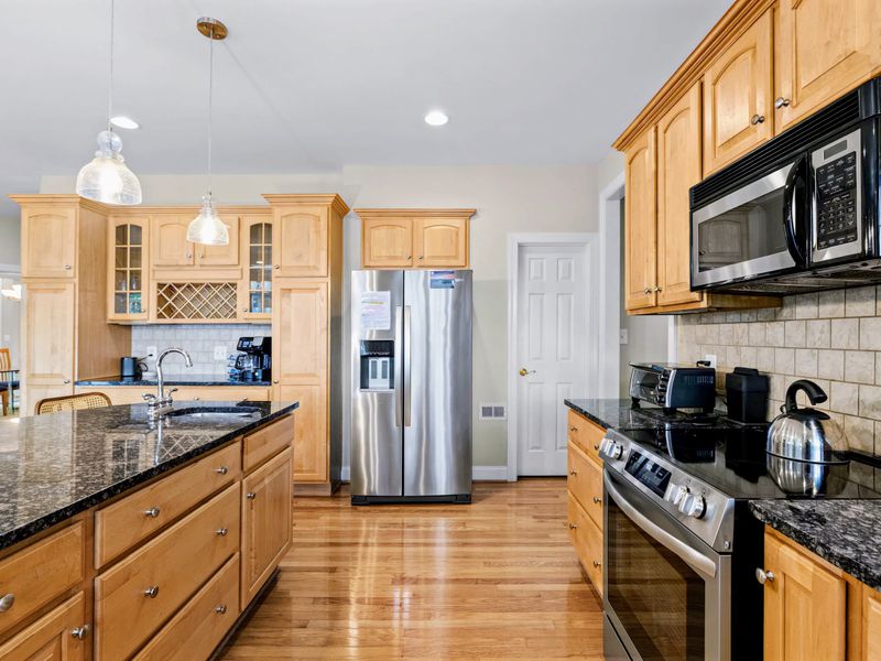 Everything a serious cook needs, fully stocked with cookware and dinnerware.