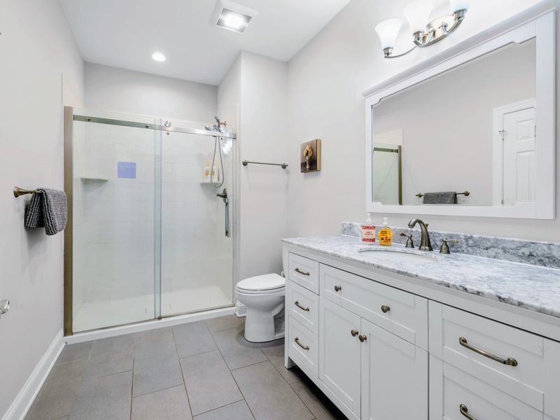 The Pelican Suite's ensuite bath, clean and fully stocked.
