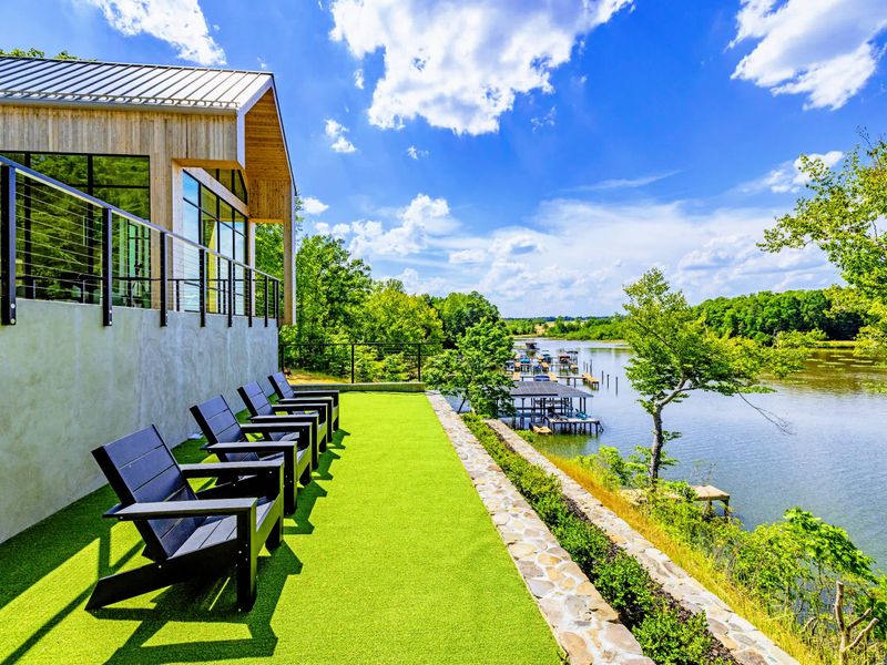 Lakefront Lawn - Room to spread out between the house and the water, the lake as the backdrop.