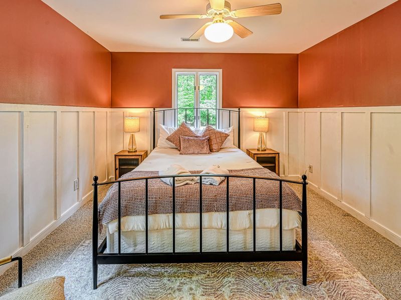 Cozy Queen - Twin lamps, leafy window views, and a calm palette make this room a comfortable retreat.