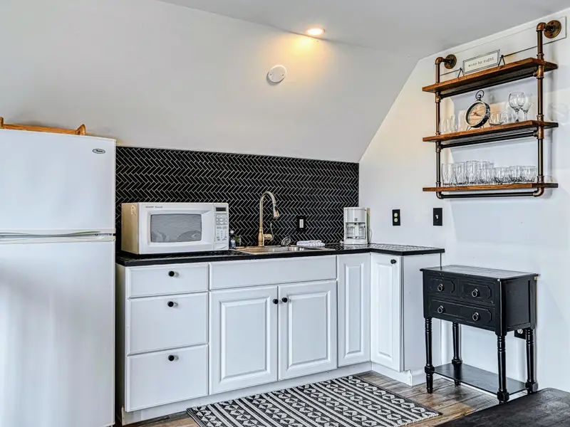 Guest Suite - The suite's kitchenette has a fridge and microwave for easy mornings without the main house.