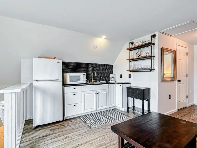Guest Suite - A vaulted kitchenette and dining spot give the suite everything it needs to feel self-contained.