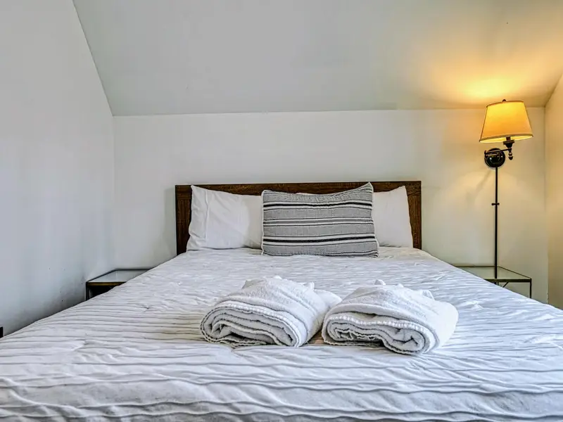Guest Suite - Soft white bedding and good light make the suite bedroom a restful escape.