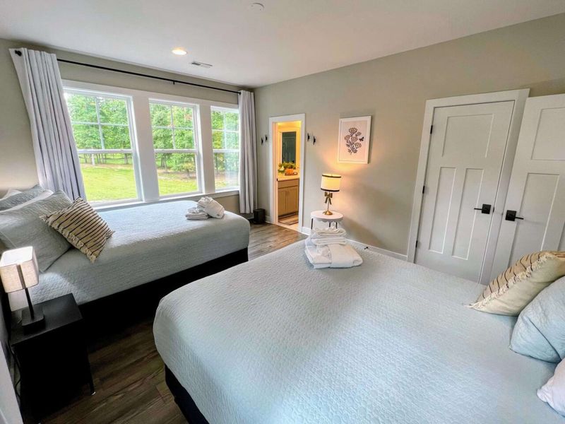Upstairs "Jill" Double Queen bedroom.