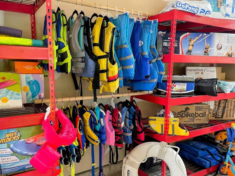 Life Jackets & Preservers: Hanging in Garage4 x Adult XXL/XXXL (Chest 50”-60”)4 x Adult Universal (Chest 30”-52”)2 x Adult S/M (Chest 30”-40”)5 x Youth (50-90 lbs)9 x Child (30-50 lbs)1 x Child (Under 30 lbs)