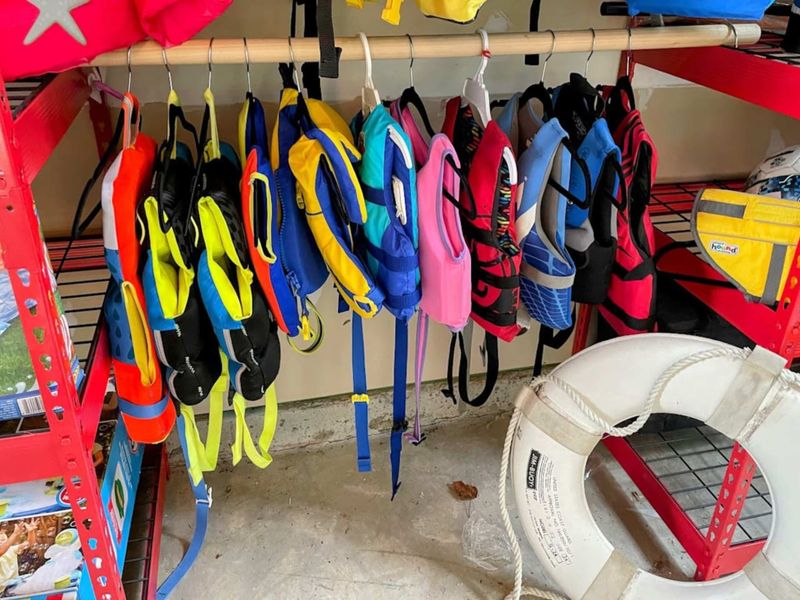 Life Jackets & Preservers: Hanging in Garage4 x Adult XXL/XXXL (Chest 50”-60”)4 x Adult Universal (Chest 30”-52”)2 x Adult S/M (Chest 30”-40”)5 x Youth (50-90 lbs)9 x Child (30-50 lbs)1 x Child (Under 30 lbs)