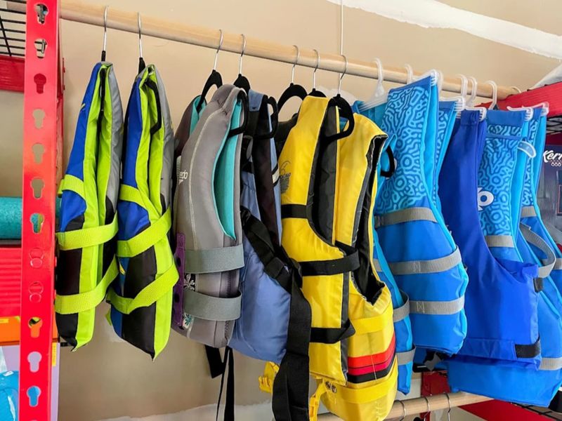 Life Jackets & Preservers: Hanging in Garage4 x Adult XXL/XXXL (Chest 50”-60”)4 x Adult Universal (Chest 30”-52”)2 x Adult S/M (Chest 30”-40”)5 x Youth (50-90 lbs)9 x Child (30-50 lbs)1 x Child (Under 30 lbs)