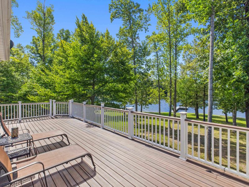 Experience relaxation and luxury on our deck, graced with sumptuous, inviting chairs. Here, each seat guarantees a front-row perspective of the awe-inspiring Lake Anna—a promise of cherished memories in the making.
