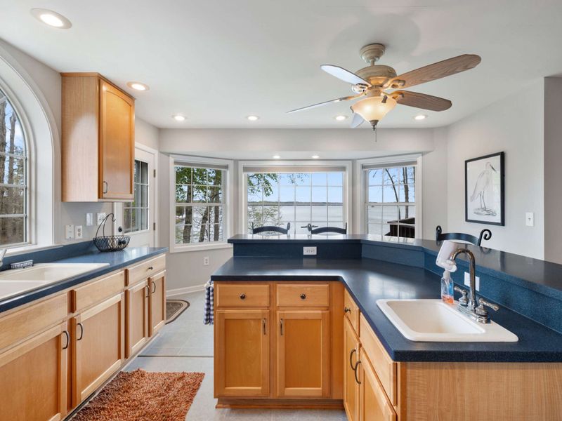 A bright and spacious kitchen with a view of the lake, equipped with modern appliances and plenty of natural light