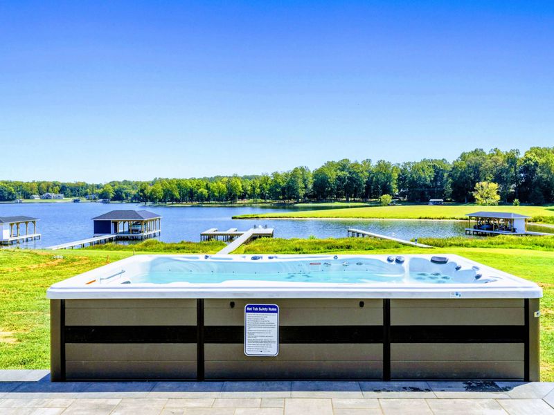 Hot tub - Hot jets, cool breezes, and an uninterrupted view of Lake Anna straight from the tub.