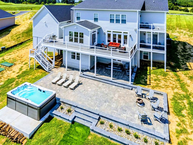 Backyard - Front approach to the house, where big trees and open lawn ease you into the stay.