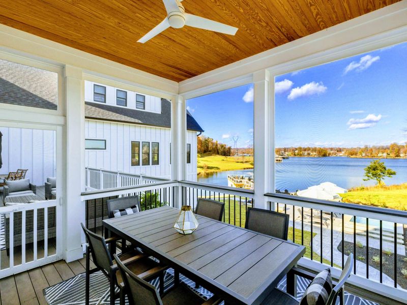 Screened Porch - Dining table, ceiling fan, and screened lake views.