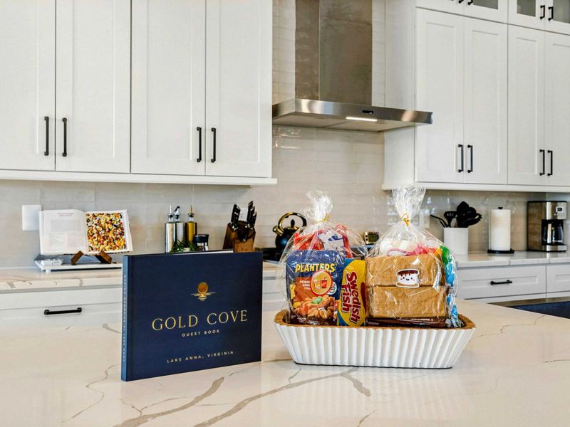 Kitchen - Welcome basket and guidebook arranged on the kitchen island.